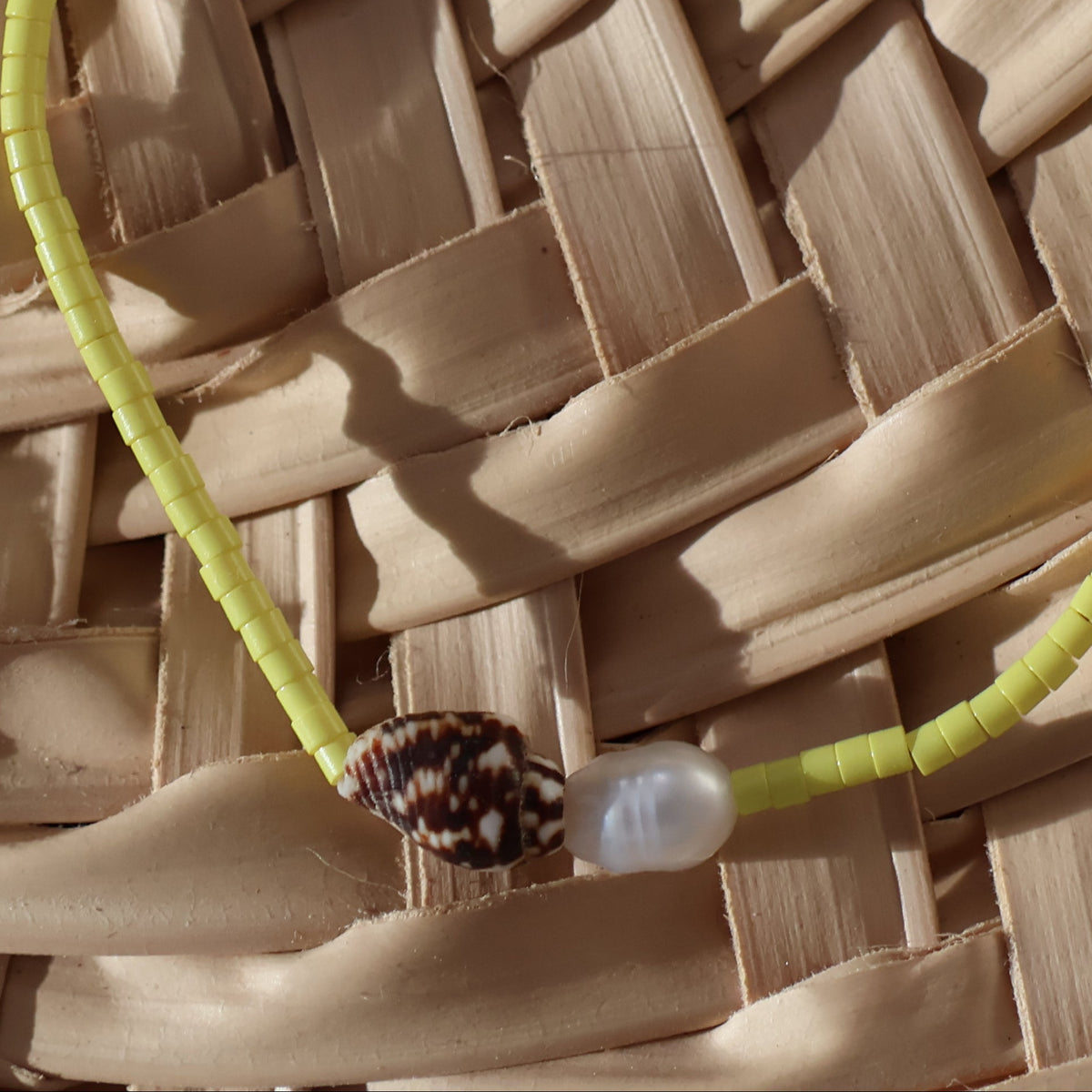 Pearly Shell Bead Bracelet